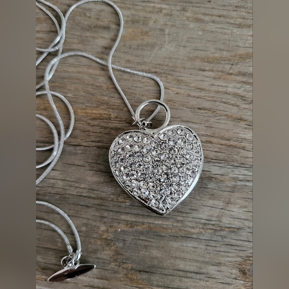 Vintage Silver Tone Heart Shaped Pendant Necklace - Picture 5 of 8
